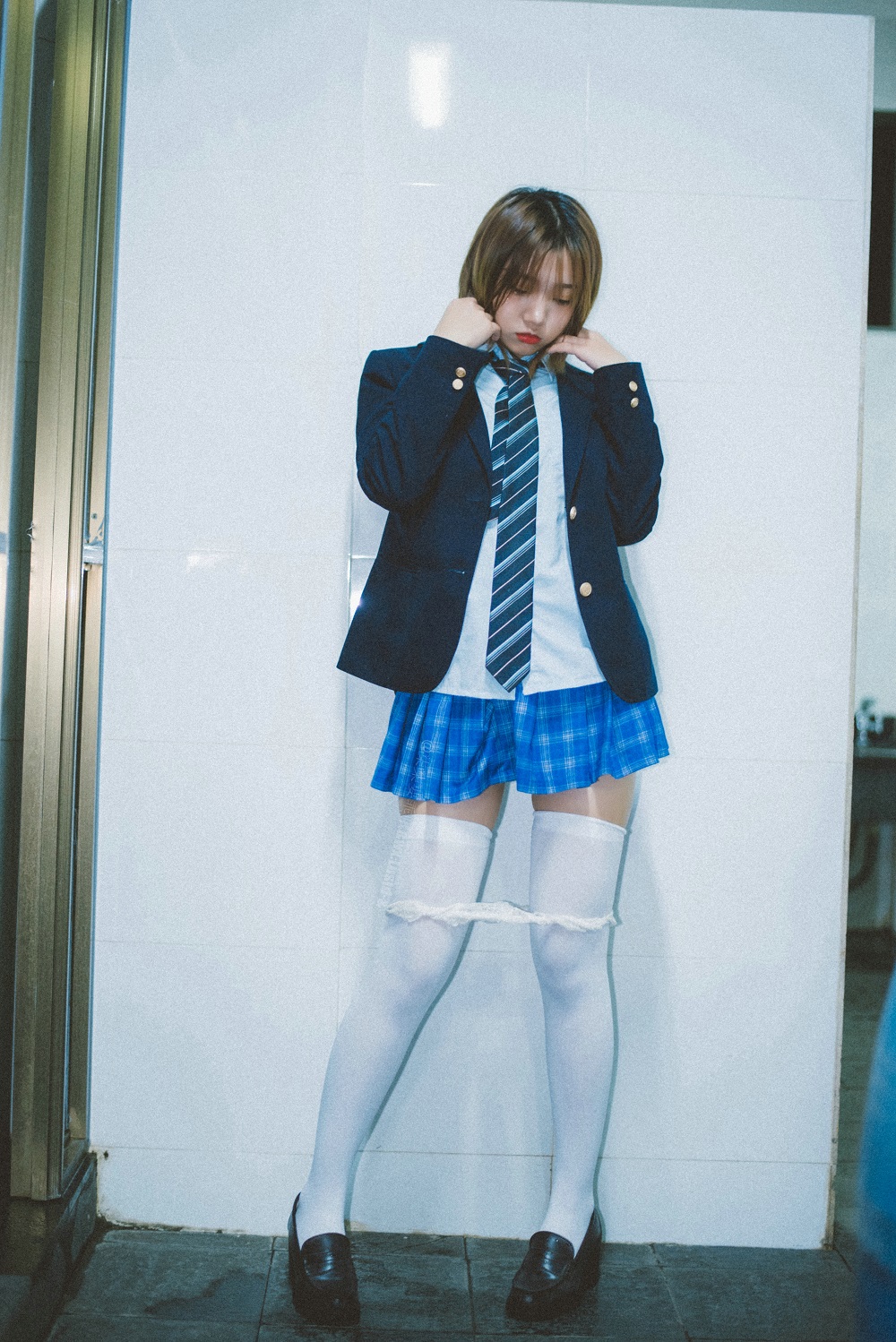 柒柒Lust77-深夜公园JK[35P] COS网红博主 预览1图