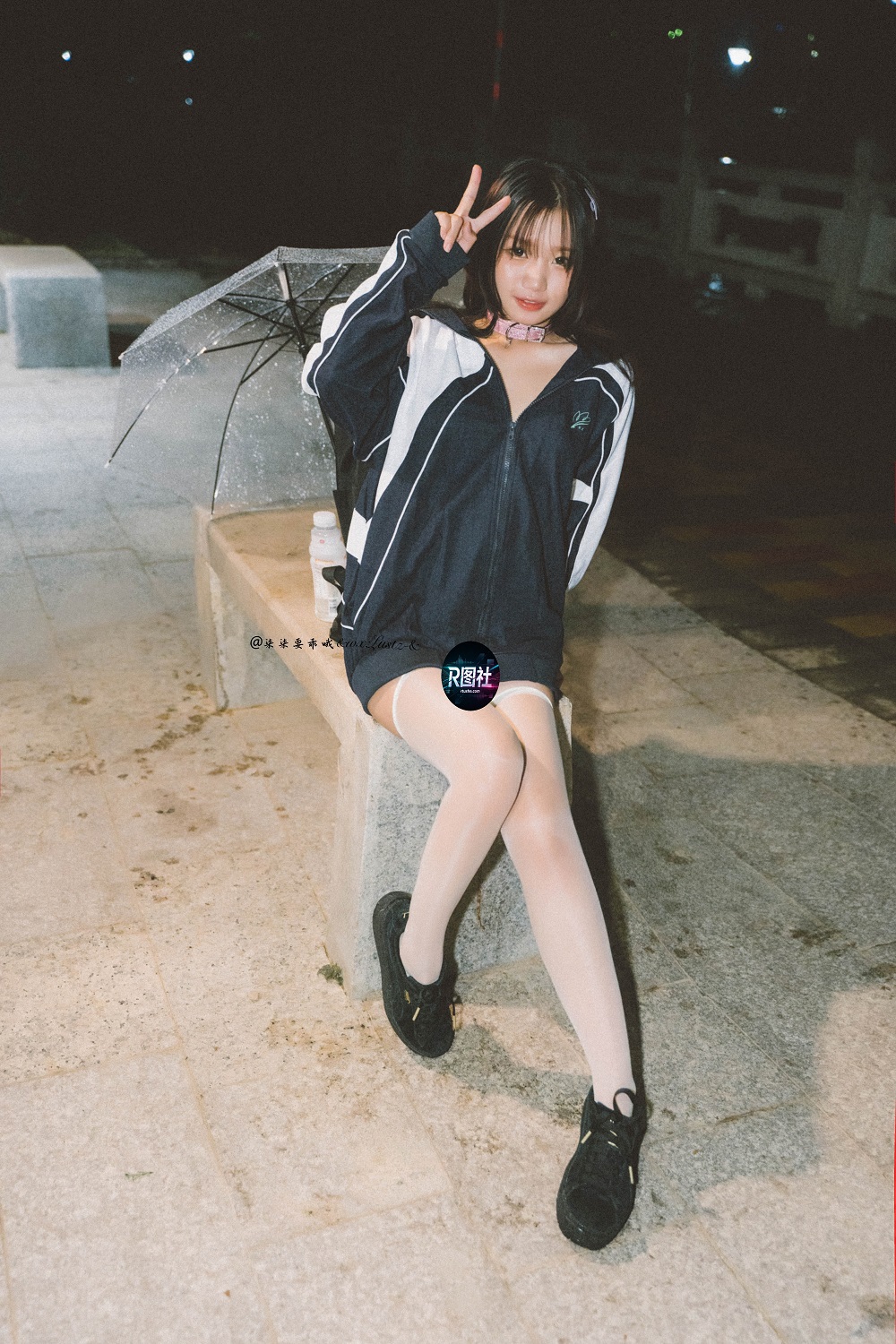 柒柒Lust77-校服夜拍[42P+1V] COS网红博主 预览1图