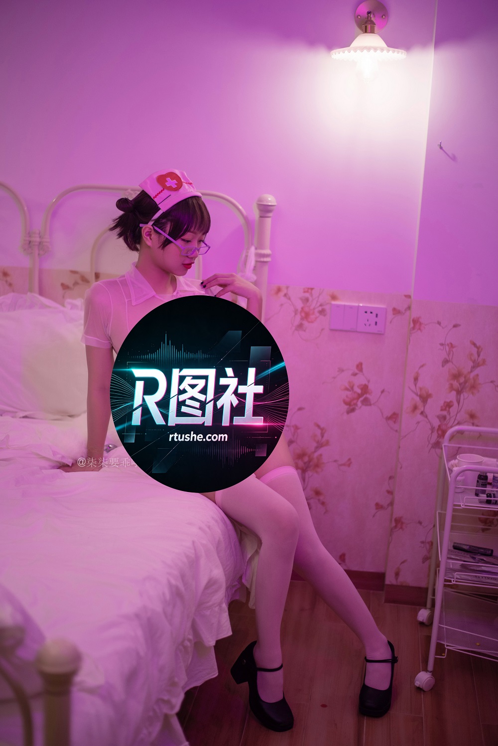 柒柒Lust77-粉红护士[35P] COS网红博主 预览1图
