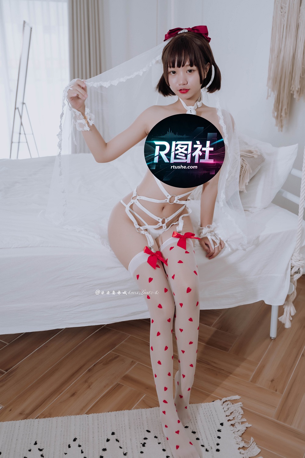 柒柒Lust77-驯服婚纱[53P+1V] COS网红博主 预览2图