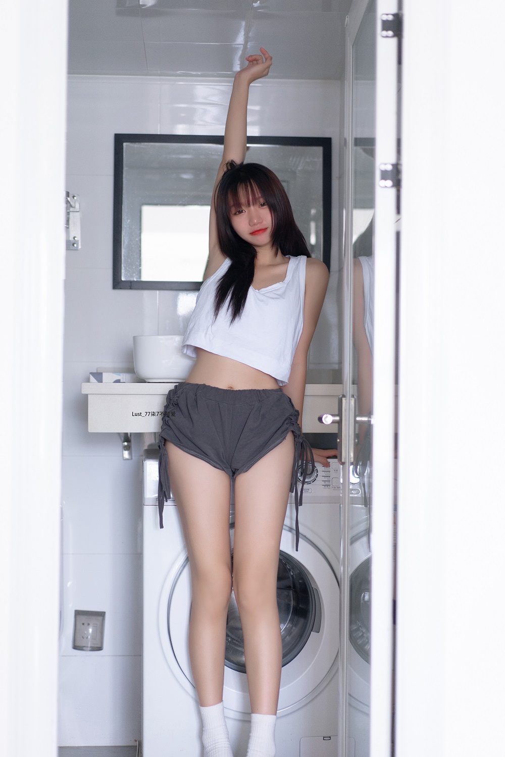 柒柒Lust77-初恋背心[117P] COS网红博主 预览1图