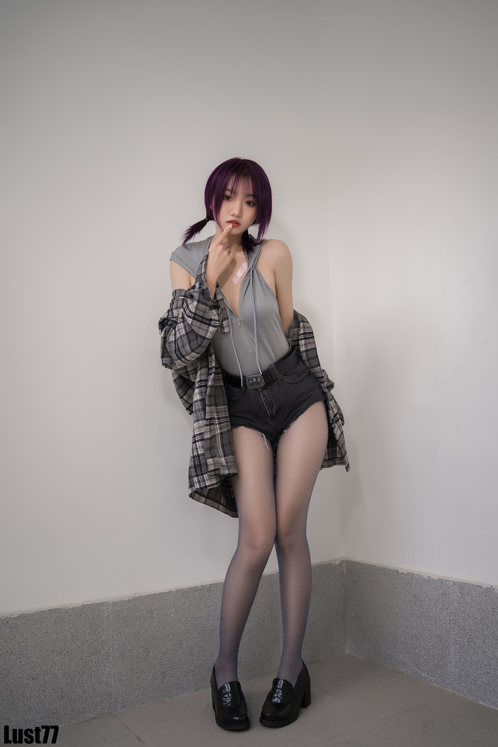 柒柒Lust77-小灰兔[70P+1V] COS网红博主 预览1图