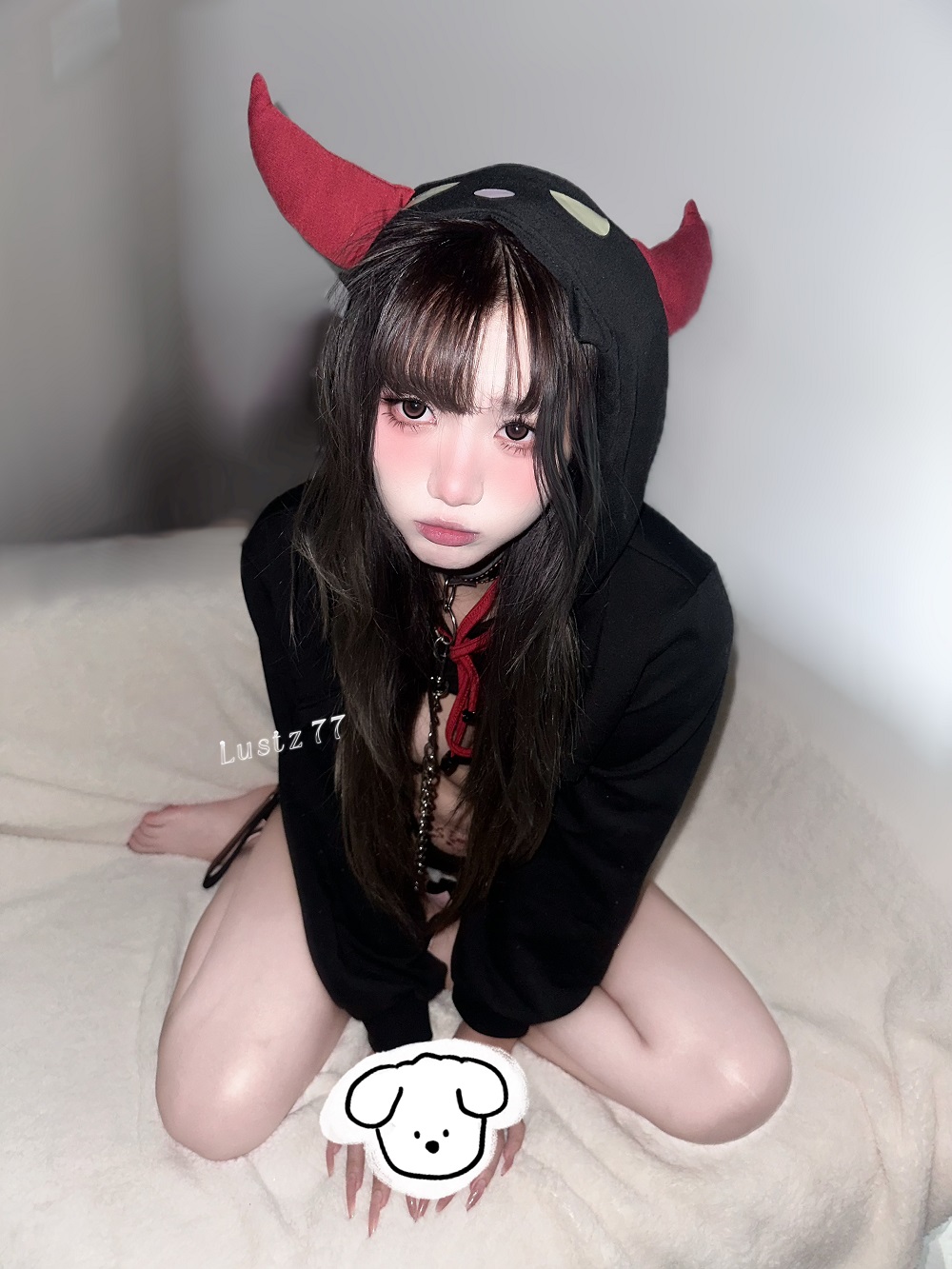 柒柒Lust77-油光咖丝+比基尼自拍[44P] COS网红博主 预览1图