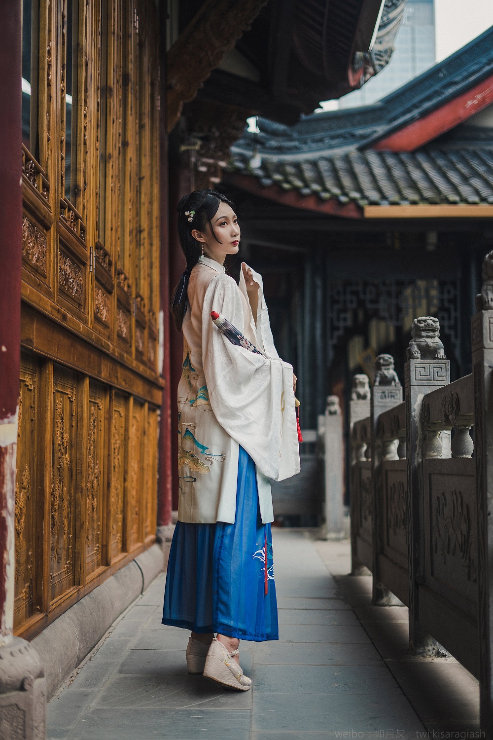 如月灰-大慈寺外景汉服[9P] COS网红博主 预览2图