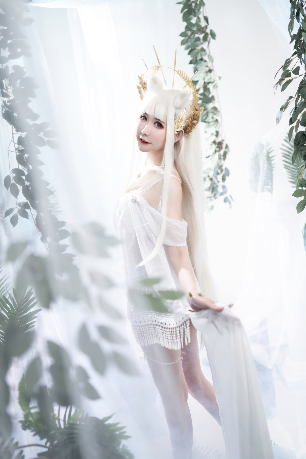 阮邑Fairy-明日方舟-白金泳装[13P] COS网红博主 预览2图
