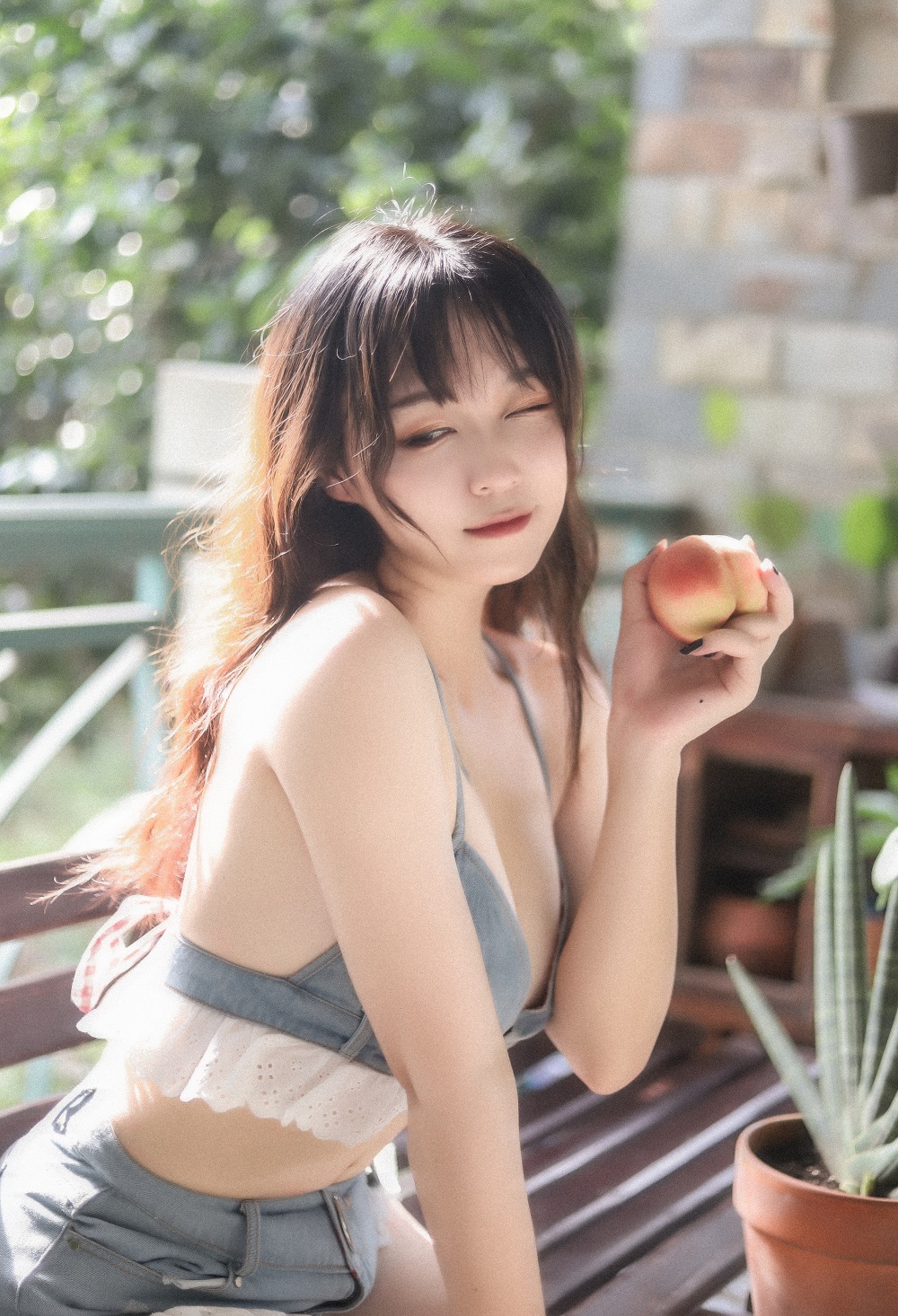 棕桠阿狗崽-桃子听蝉[22P] COS网红博主 预览2图
