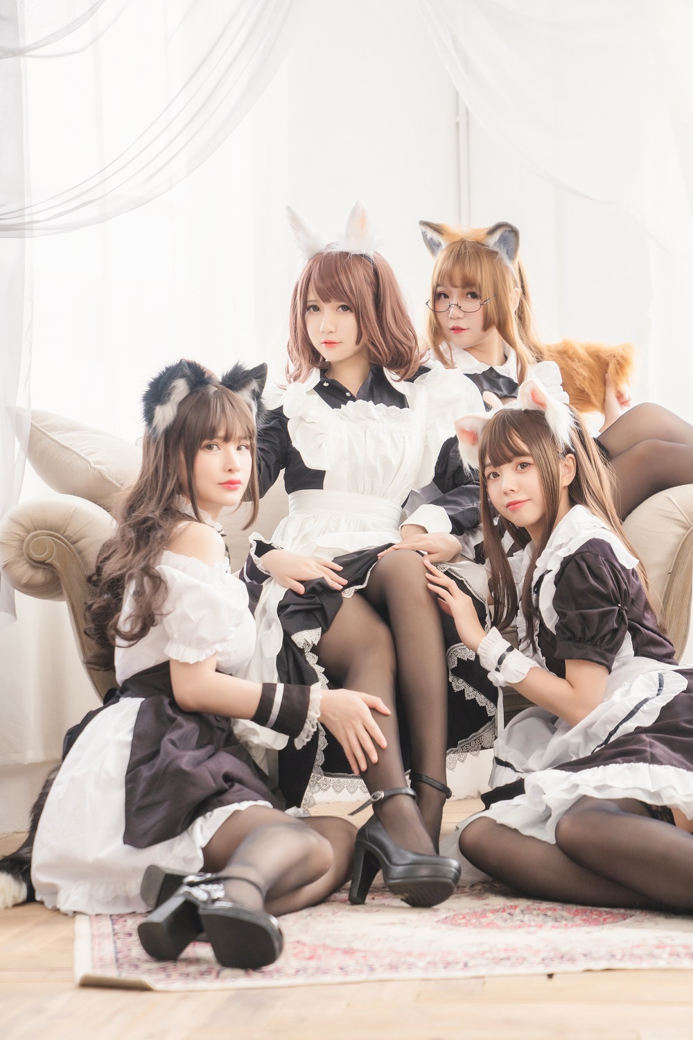 前羽rr&小野妹子w&白金Saki&Yoko宅夏-四人彼女[176P] COS网红博主 预览1图