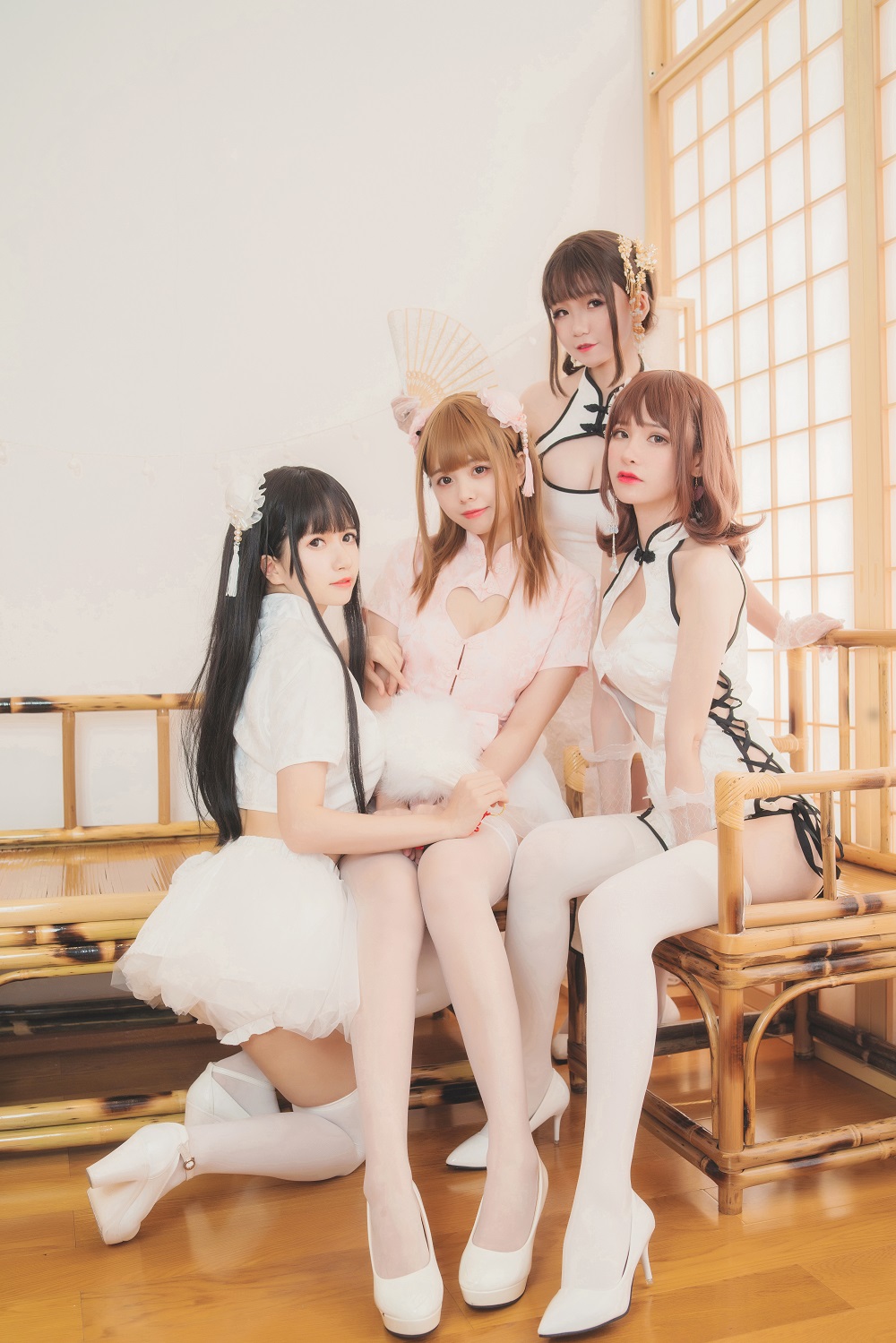 前羽rr&小野妹子w&白金Saki&Yoko宅夏-四人彼女[176P] COS网红博主 预览2图