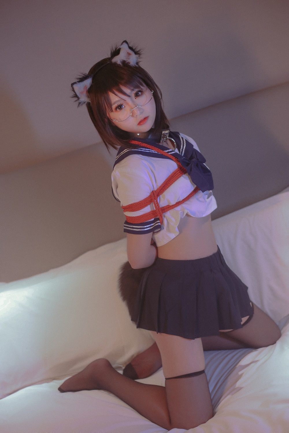是青水-猫耳JK束缚[36P] COS网红博主 预览1图