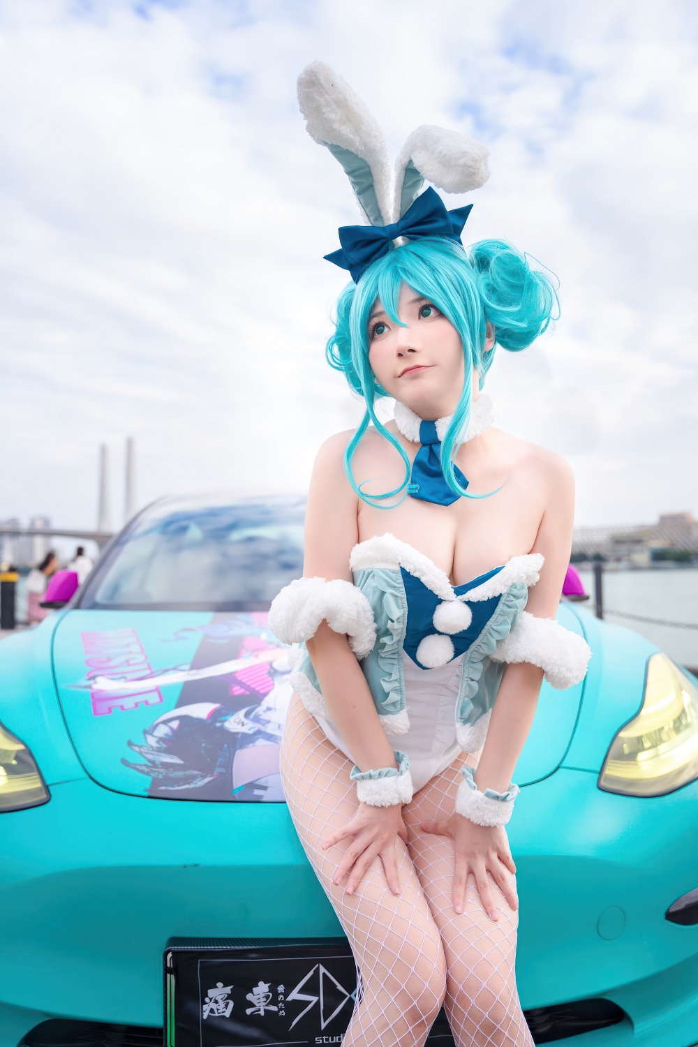 是三不是世w-初音未来白兔女郎[18P] COS网红博主 预览1图