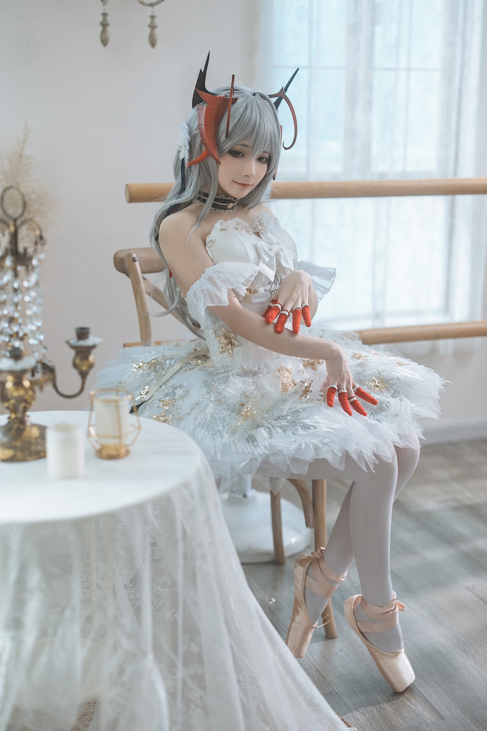 是三不是世w-明日方舟-W芭蕾[27P] COS网红博主 预览2图