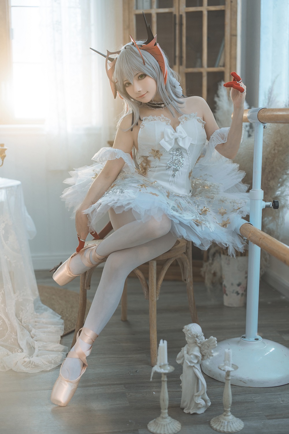 是三不是世w-明日方舟-W芭蕾[27P] COS网红博主 预览1图