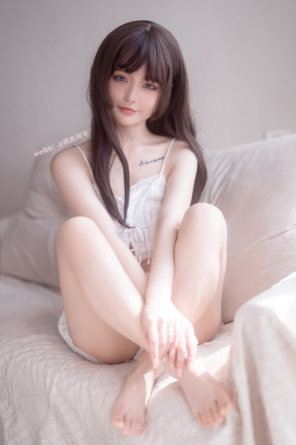 桃良阿宅-纯白吊带[30P] COS网红博主 预览1图