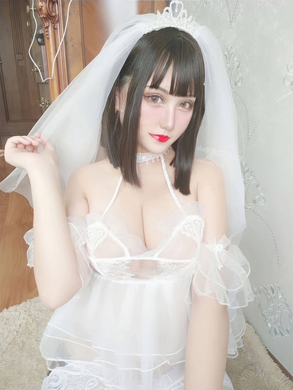 夏鸽鸽不想起床-白色蕾丝婚纱[45P+6V] COS网红博主 预览1图