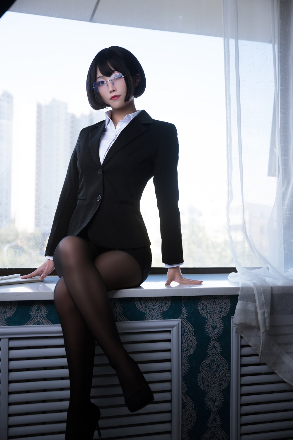 汪知子-黑丝OL眼镜娘[16P] COS网红博主 预览1图