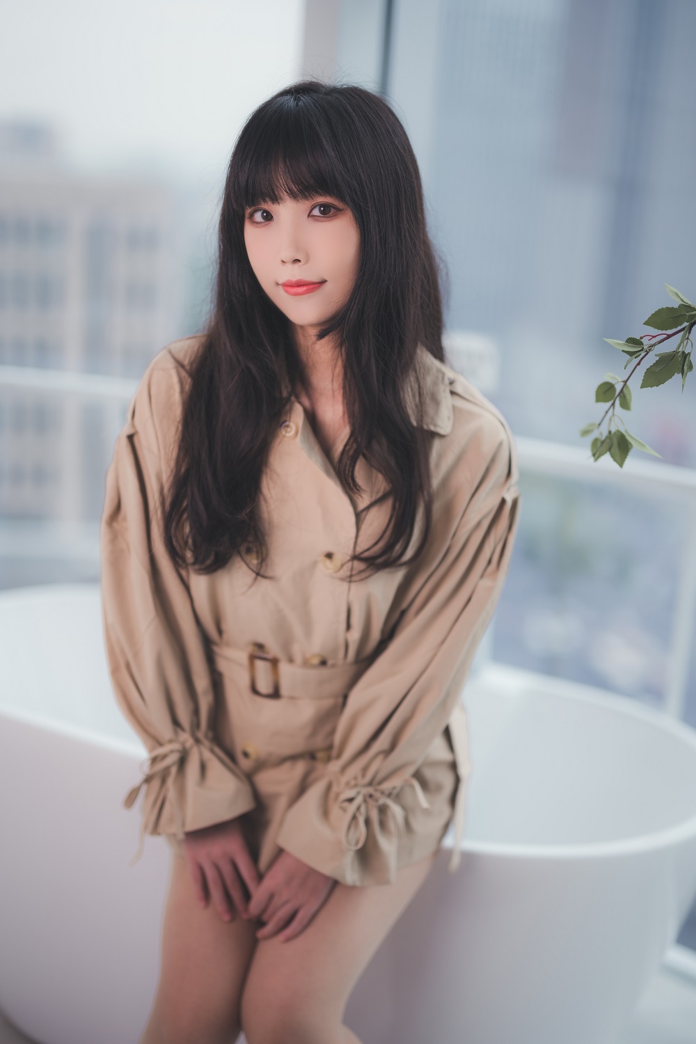 汪知子-浴室短款风衣[52P] COS网红博主 预览2图