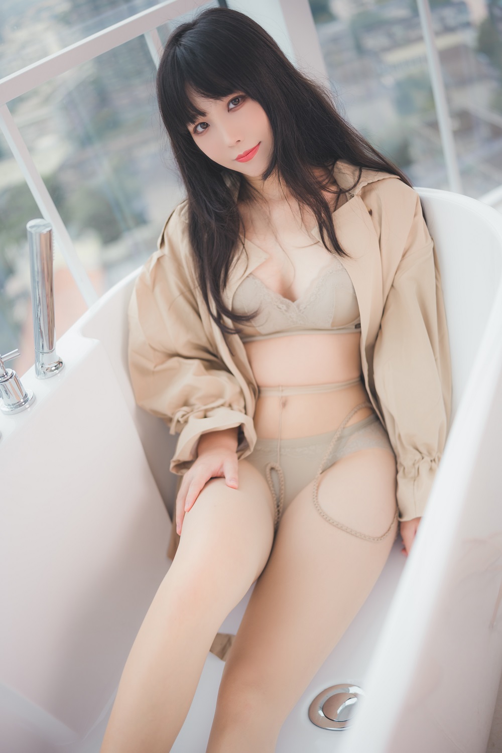汪知子-浴室短款风衣[52P] COS网红博主 预览1图