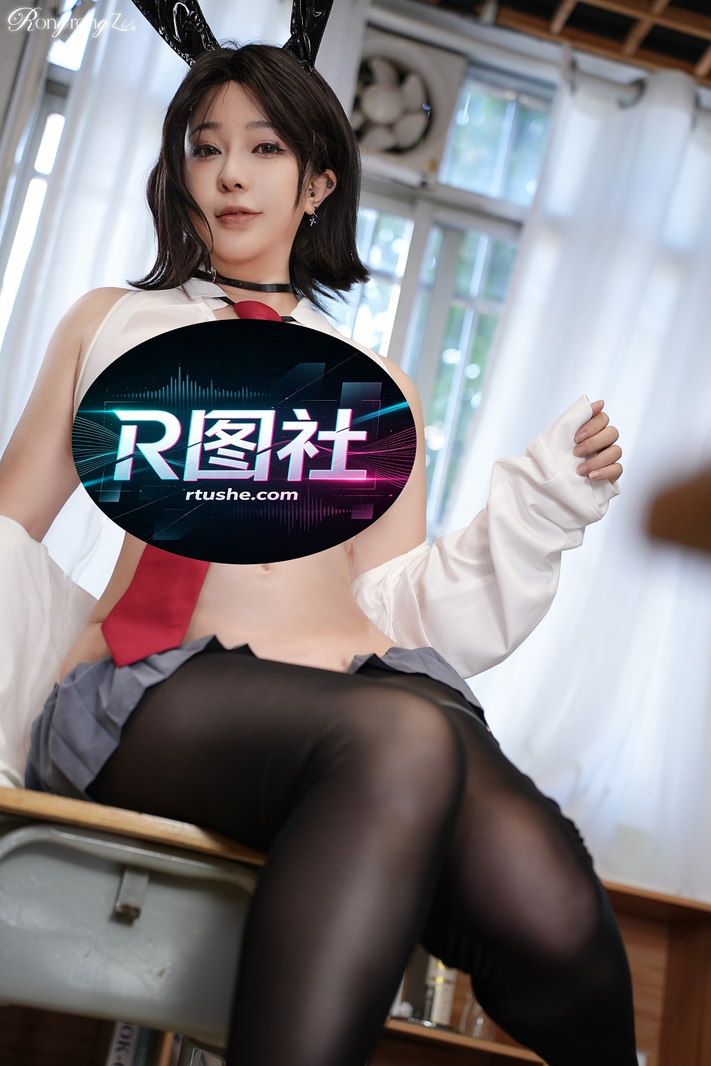 小容仔咕咕咕-逆兔JK女郎[36P] COS网红博主 预览1图