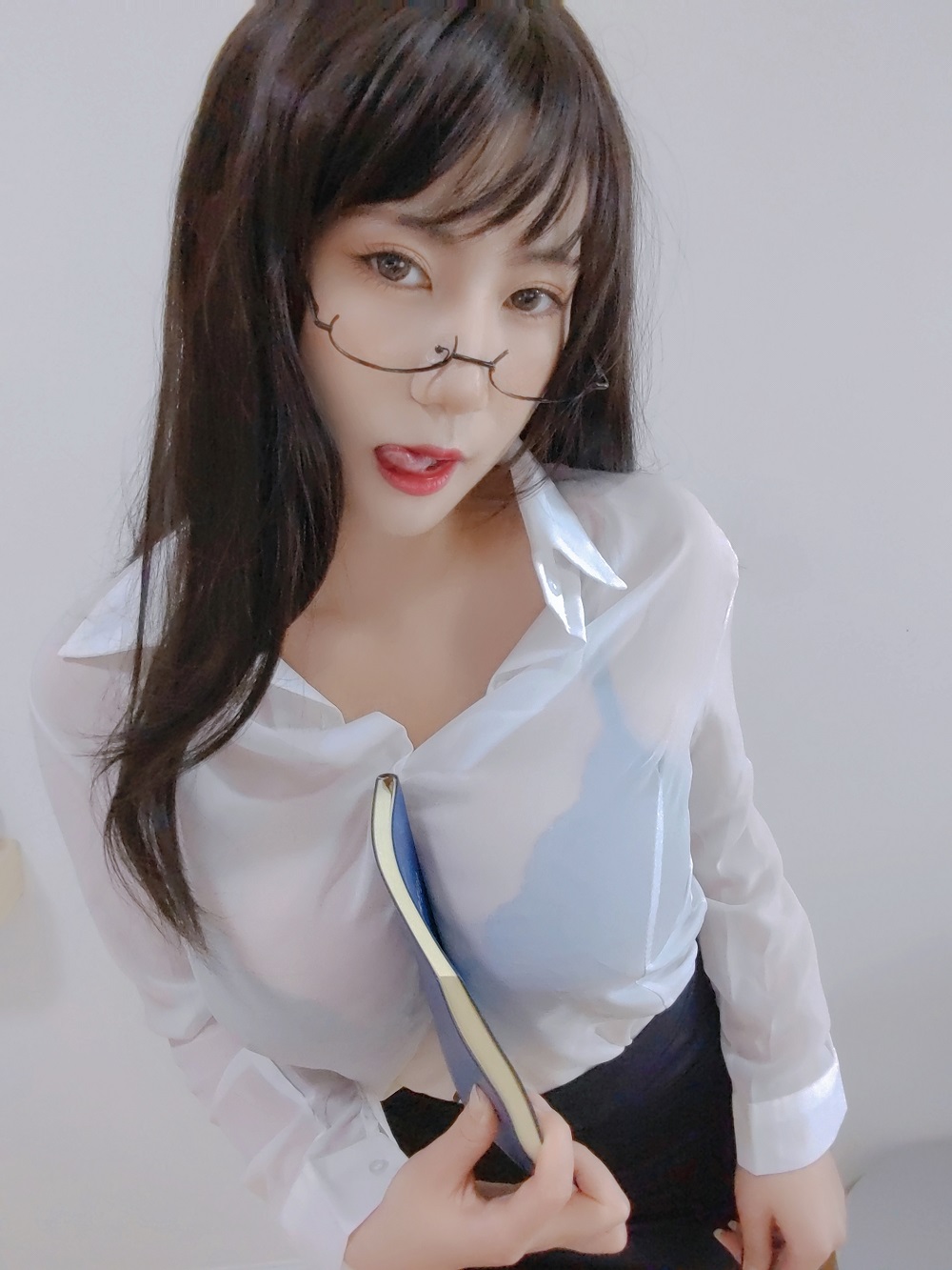 星澜想来杯珍珠奶茶-OL制服秘书[40P+4V] COS网红博主 预览1图