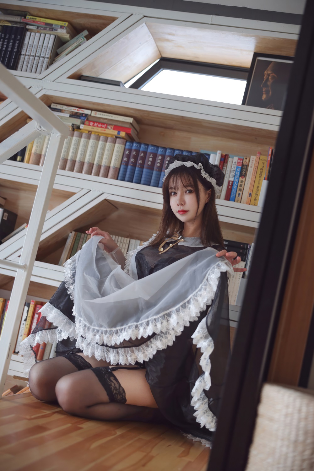 亚马逊鲶鱼-黑色透明女仆[33P] COS网红博主 预览1图