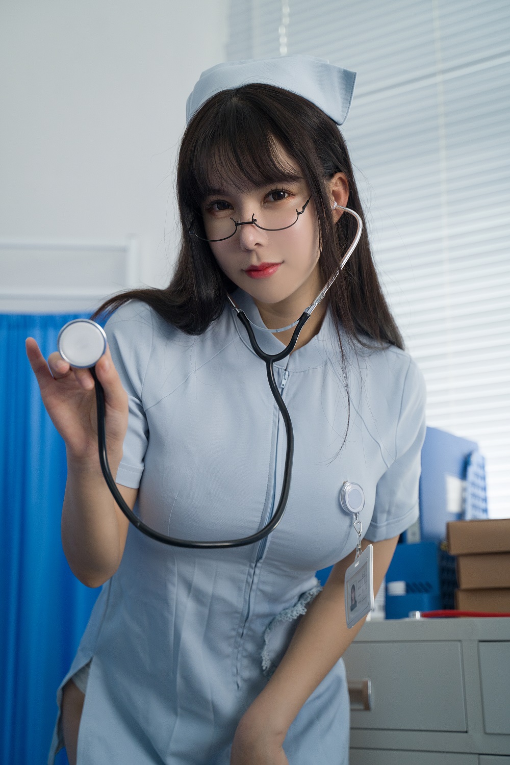 亚马逊鲶鱼-新人看护师[120P] COS网红博主 预览1图