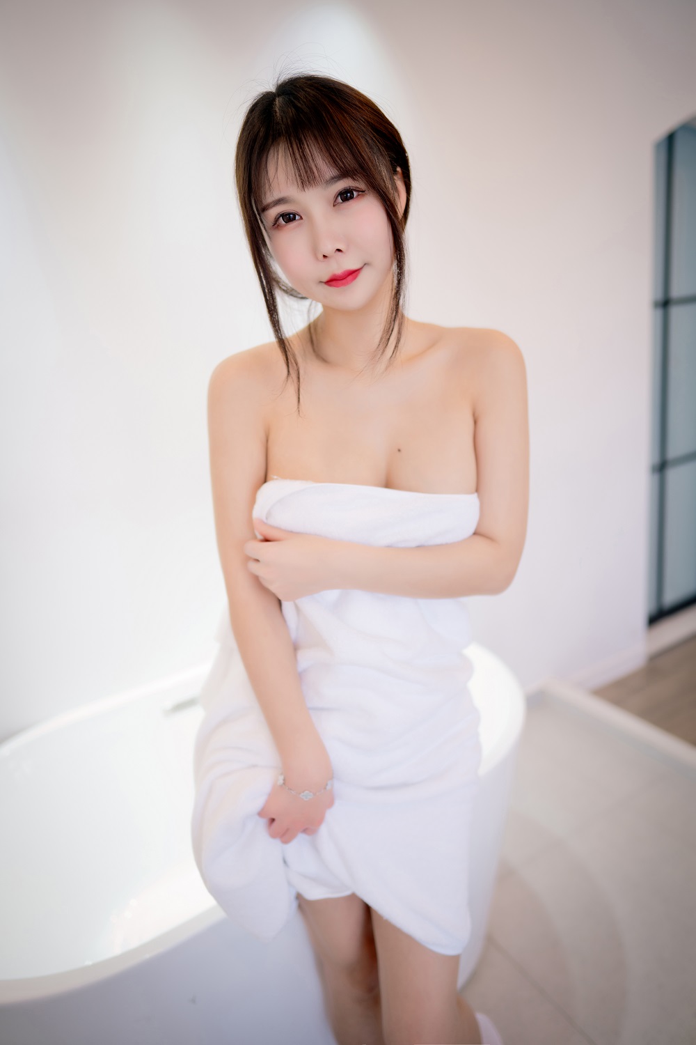 亚马逊鲶鱼-浴巾[18P] COS网红博主 预览1图