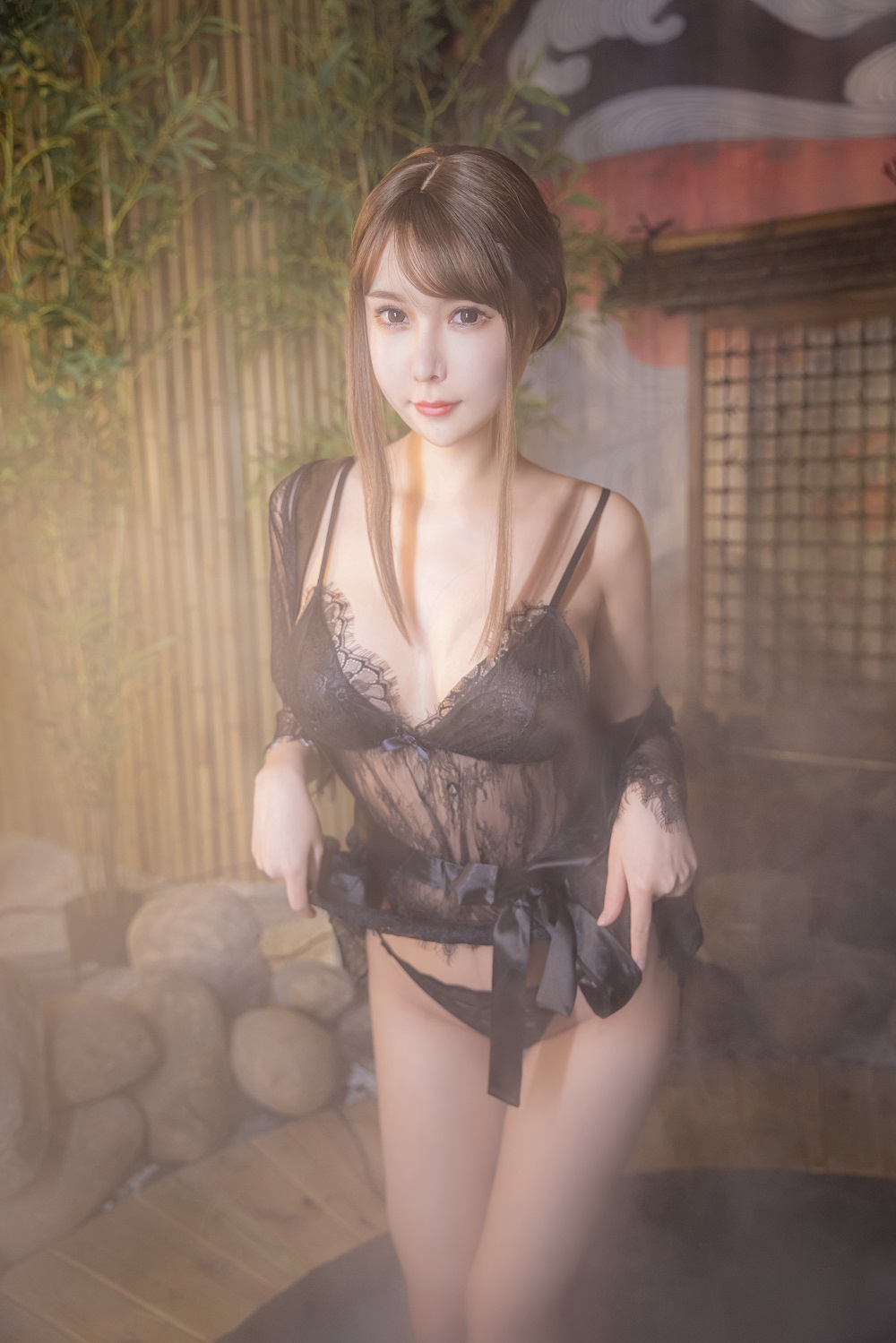 亚马逊鲶鱼-温泉黑色蕾丝[33P] COS网红博主 预览1图