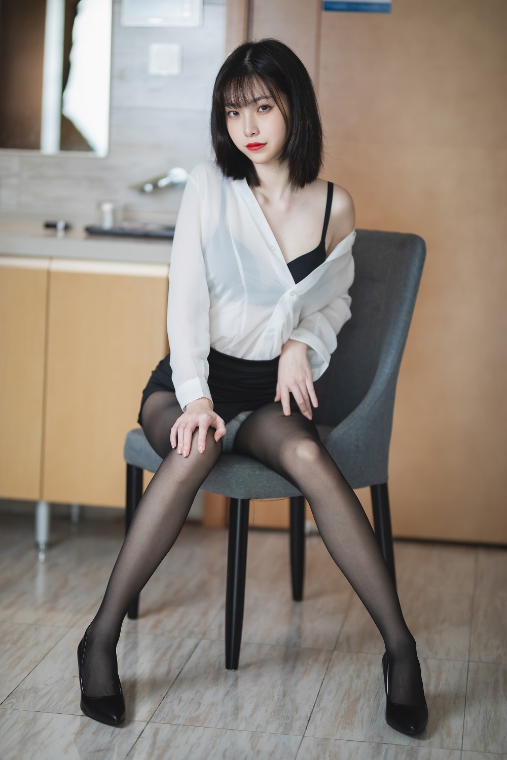 许岚LAN-制服OL[41P] COS网红博主 预览2图