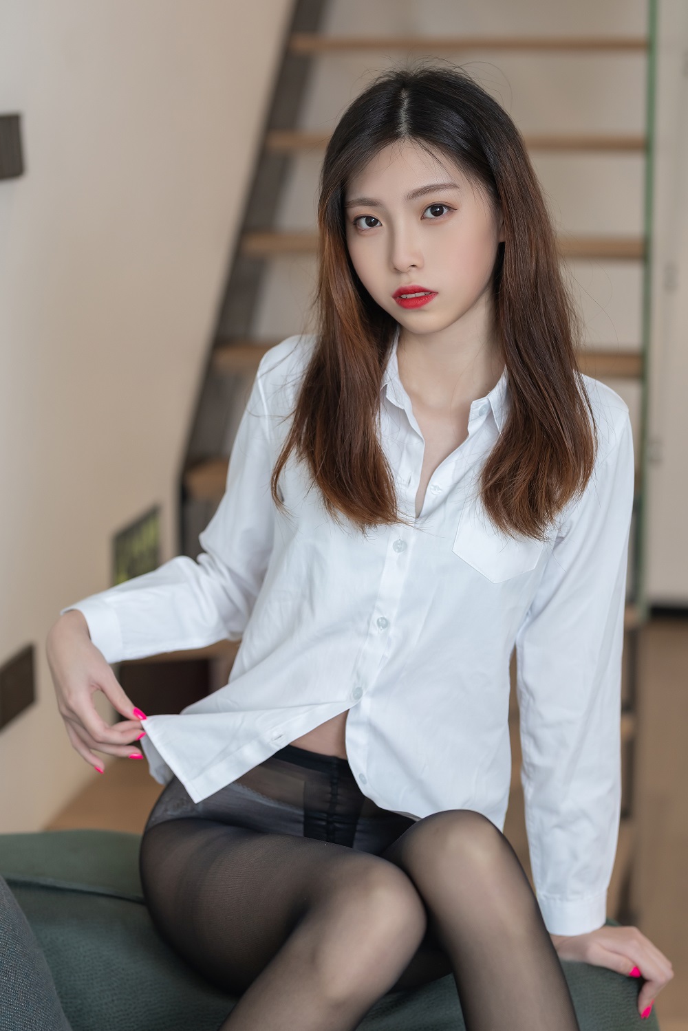 许岚LAN-黑丝少女[22P] COS网红博主 预览1图