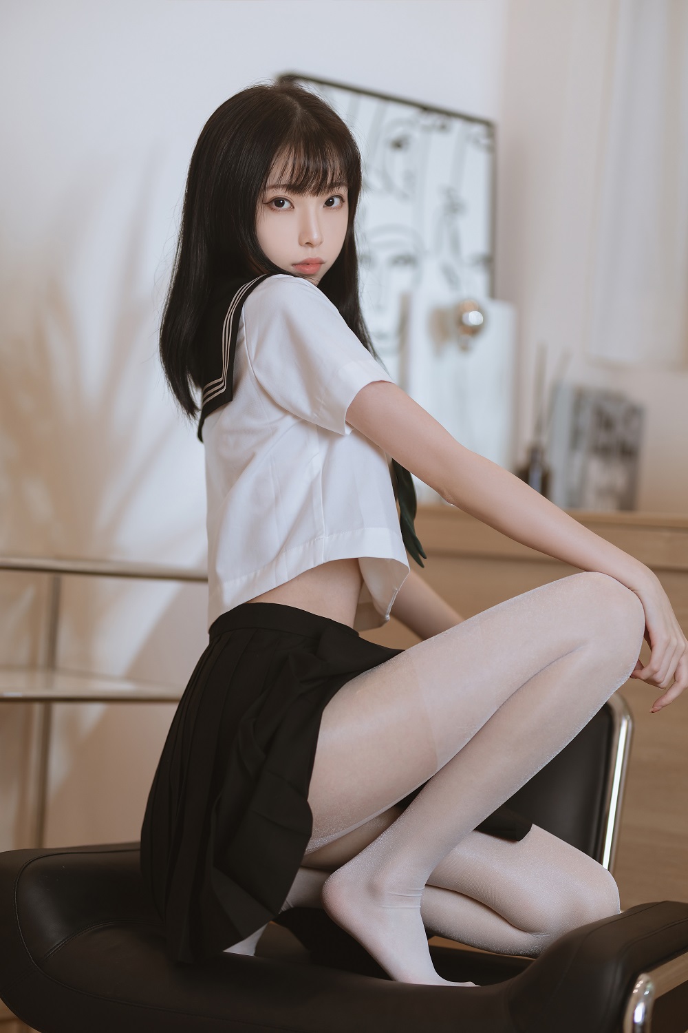 许岚LAN-白丝水手服[40P] COS网红博主 预览2图