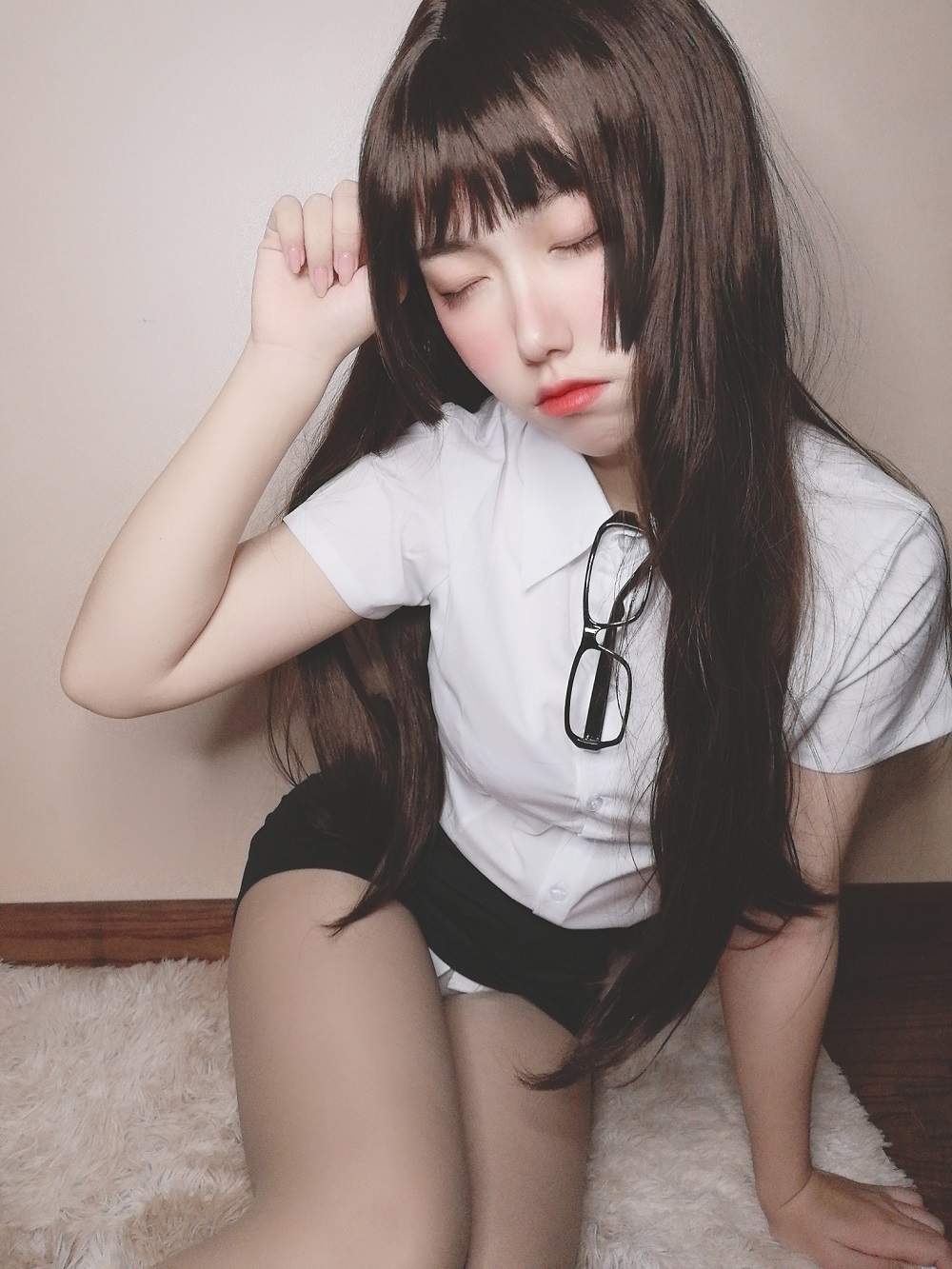 亦南南南-醉酒小秘书[52P+4V] COS网红博主 预览2图