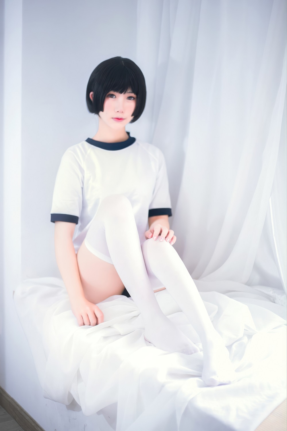 亦南南南-白丝体操服[28P] COS网红博主 预览1图
