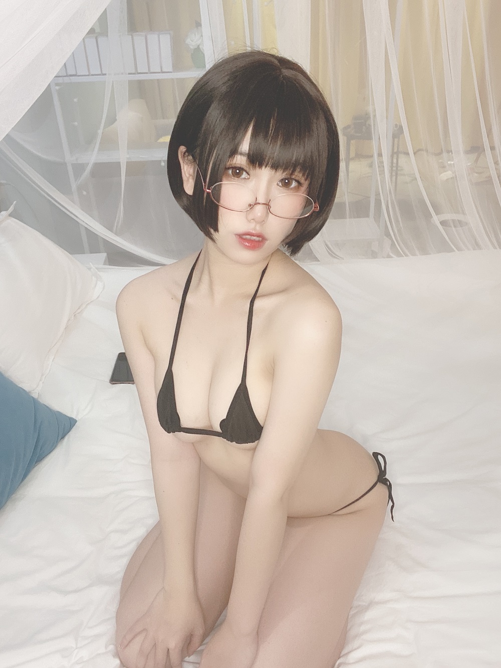 亦南南南-黑色比基尼[10P] COS网红博主 预览2图