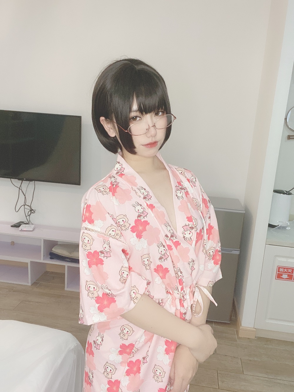 亦南南南-少妇[169P+8V] COS网红博主 预览1图