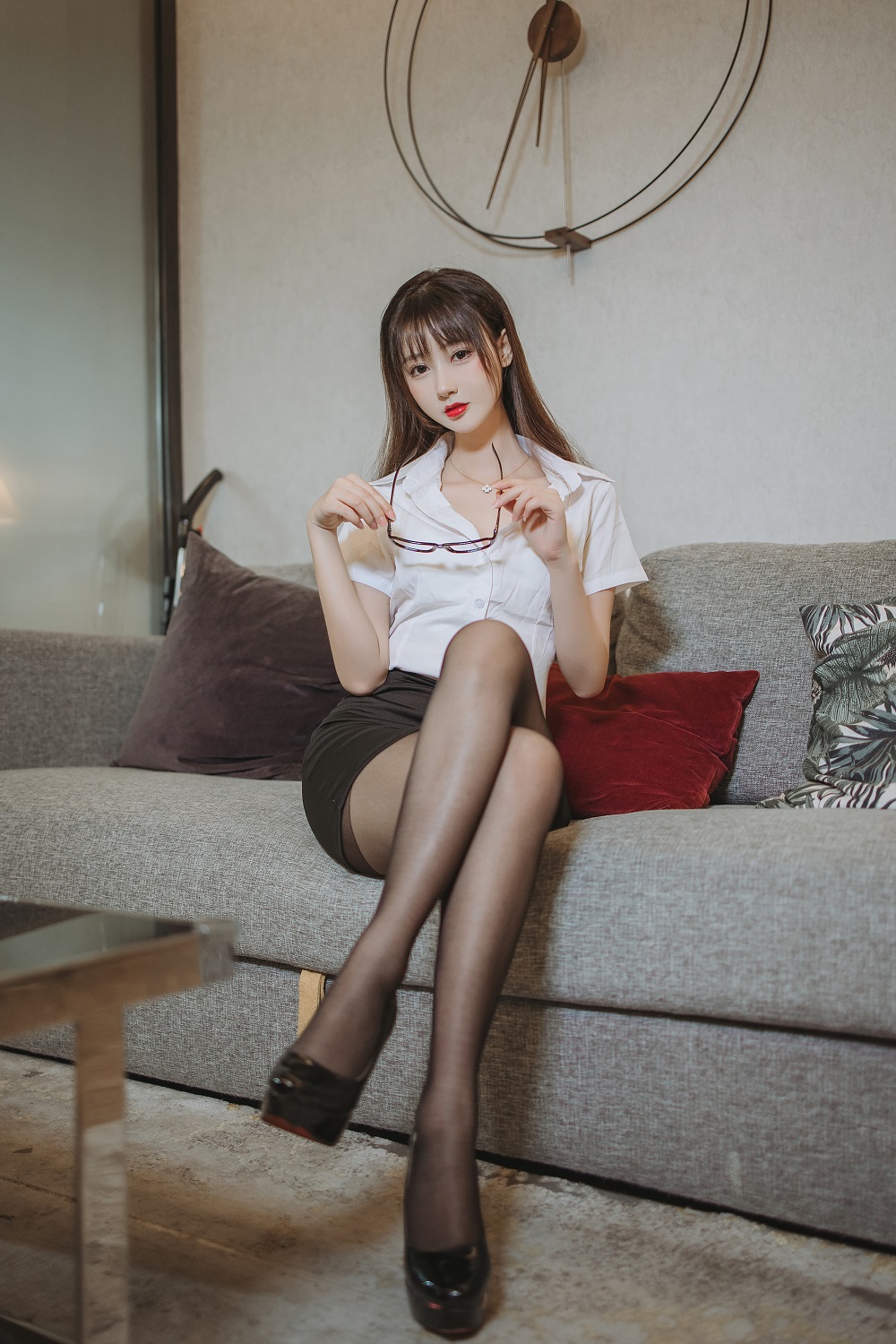 羽生三未-黑丝包臀OL[40P] COS网红博主 预览2图