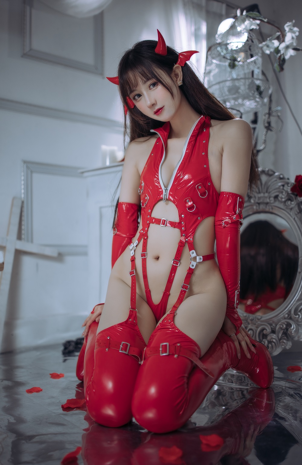 羽生三未-红色胶衣小恶魔[65P+3V] COS网红博主 预览2图