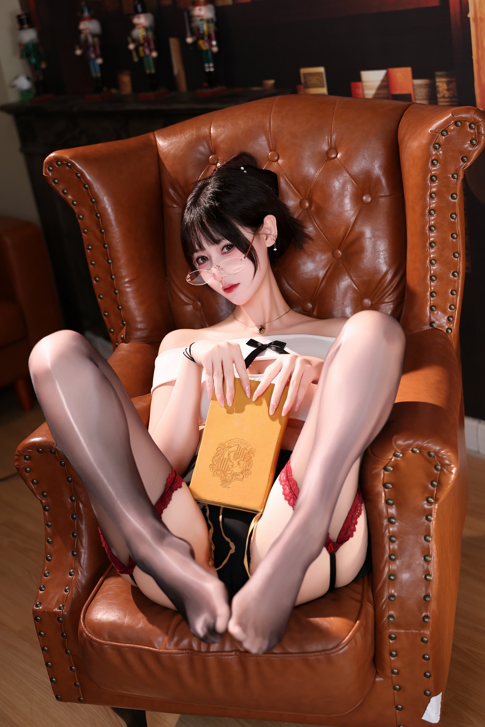 羽生三未-甜系OL[32P] COS网红博主 预览2图
