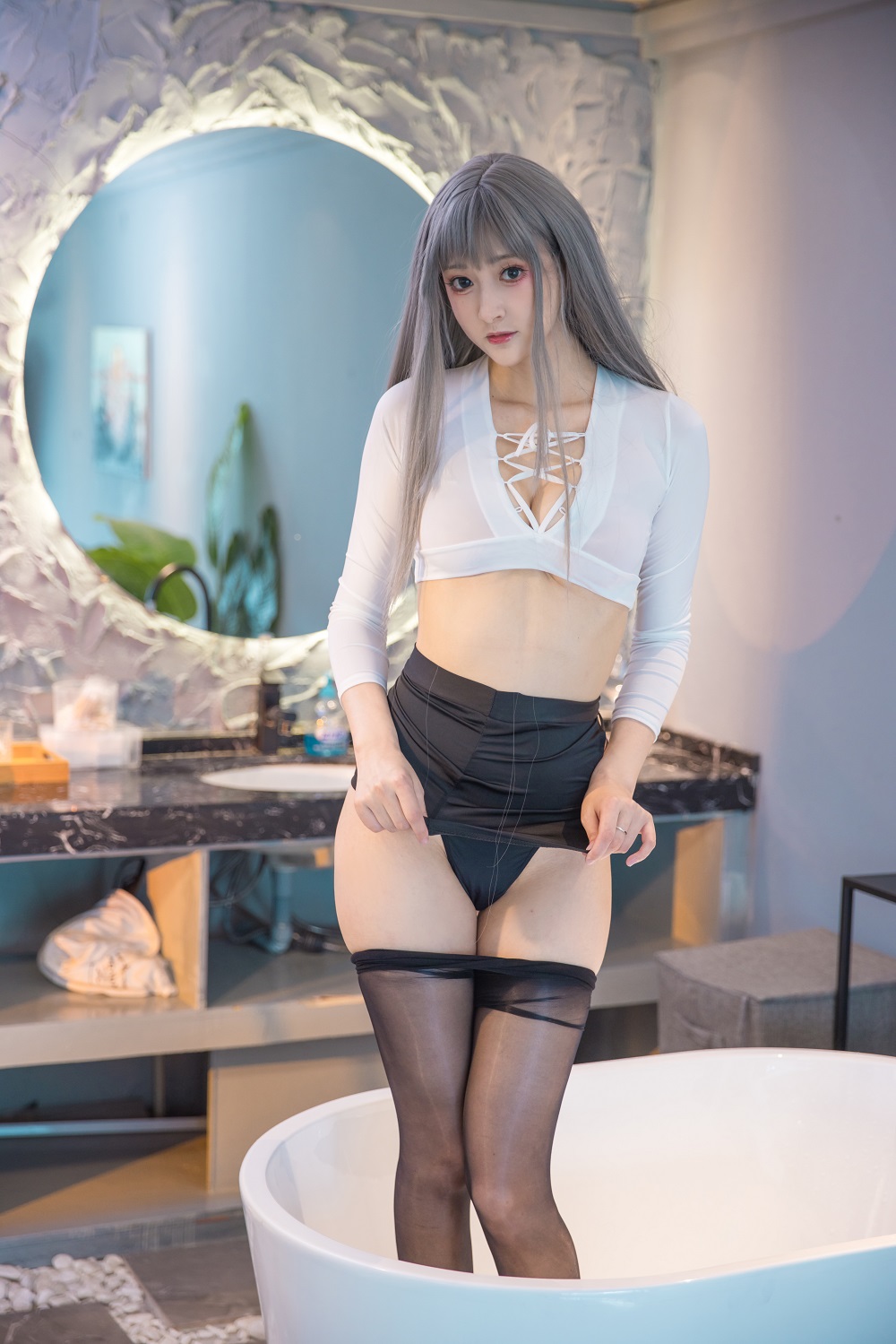 Luisa零纱-浴缸湿身黑丝[23P] COS网红博主 预览2图