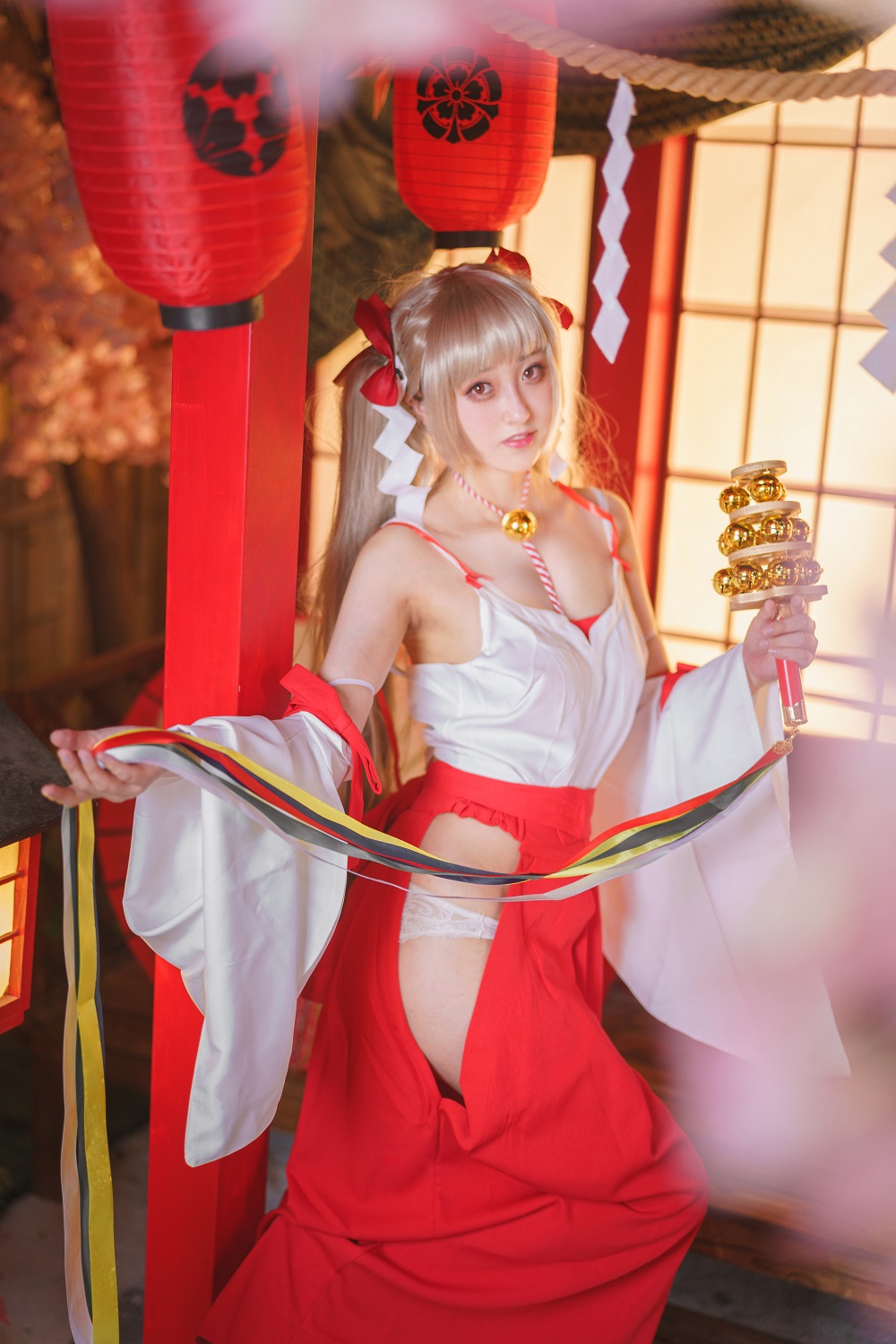 Luisa零纱-碧蓝航线-可畏巫女[16P] COS网红博主 预览1图