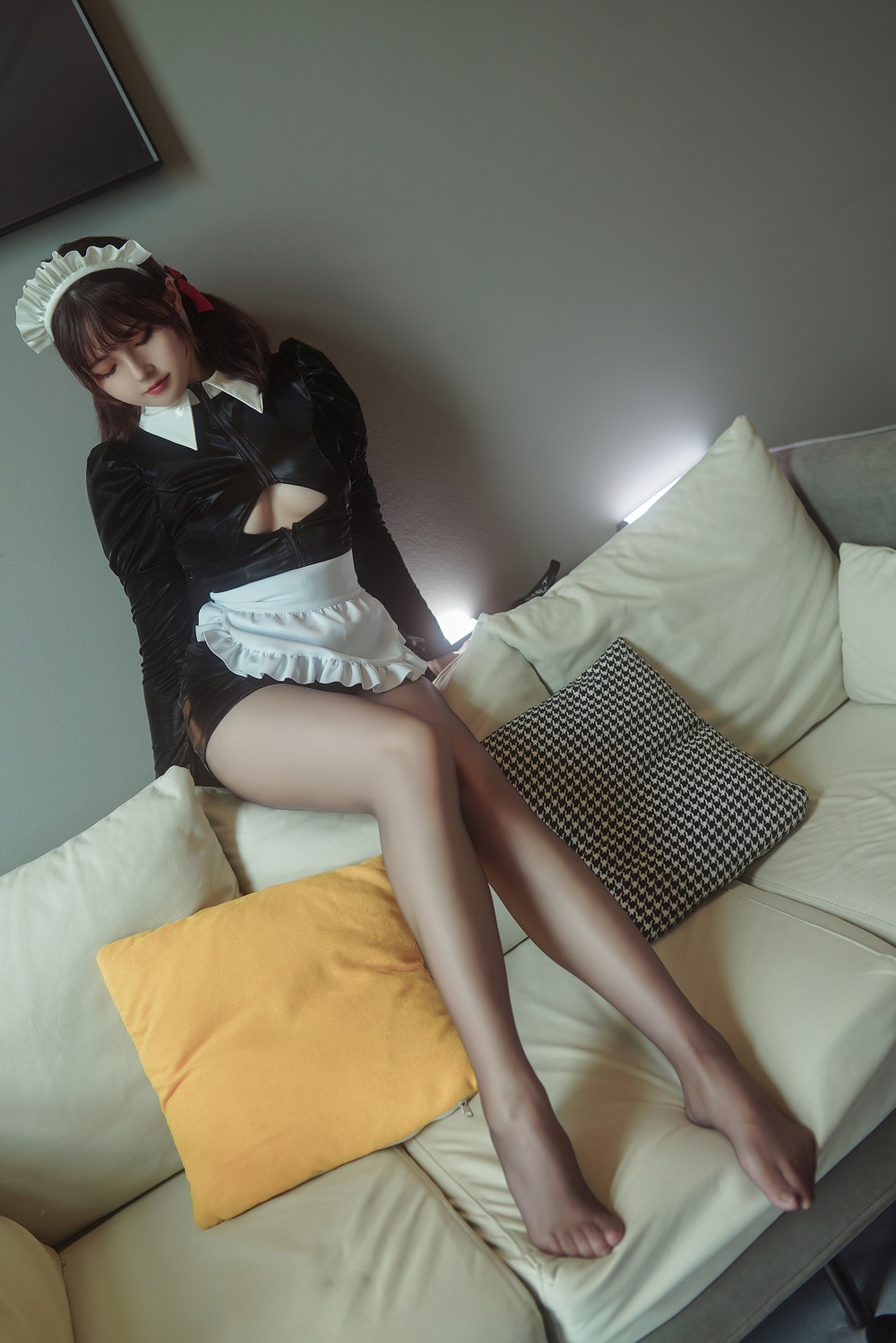 Natsuko夏夏子-黑漆皮女仆[50P] COS网红博主 预览1图