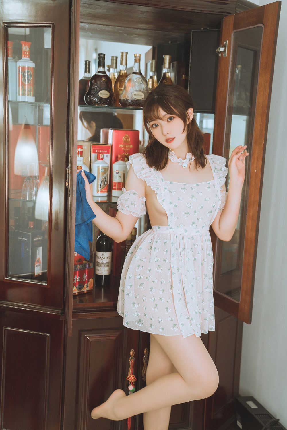 Natsuko夏夏子-碎花围裙[55P+1V] COS网红博主 预览1图