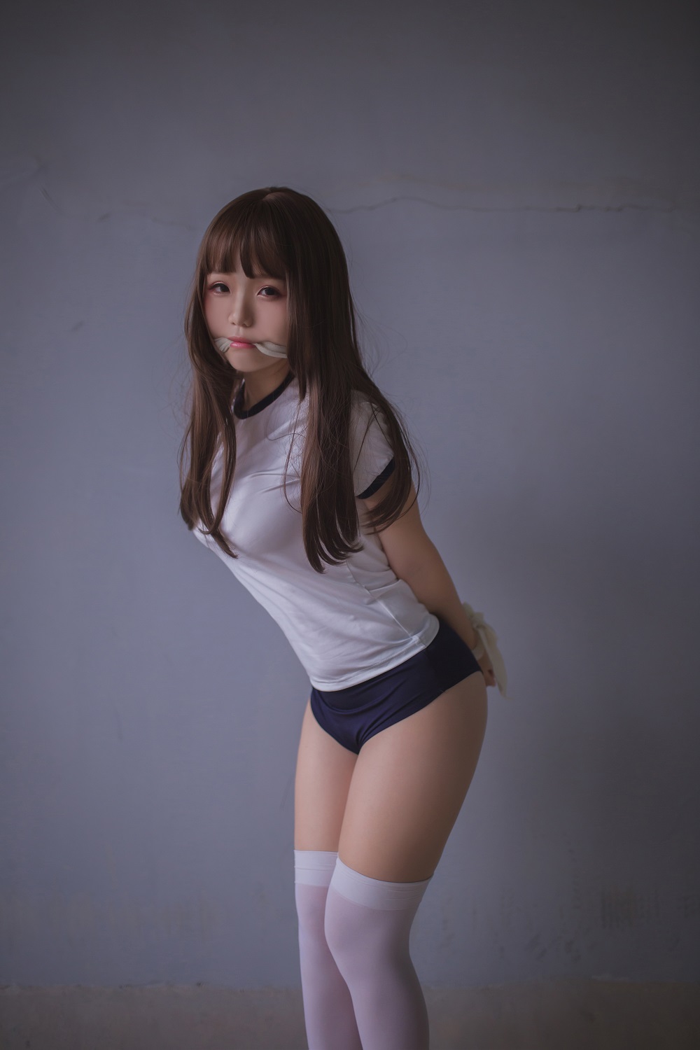 Yoko宅夏-白丝捆绑体操服[30P] COS网红博主 预览2图