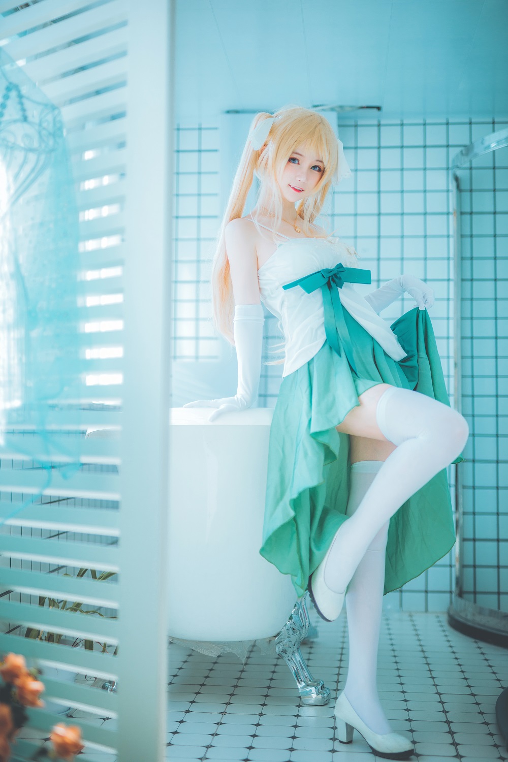 yui金鱼-路人女主-英梨梨礼服[19P] COS网红博主 预览2图