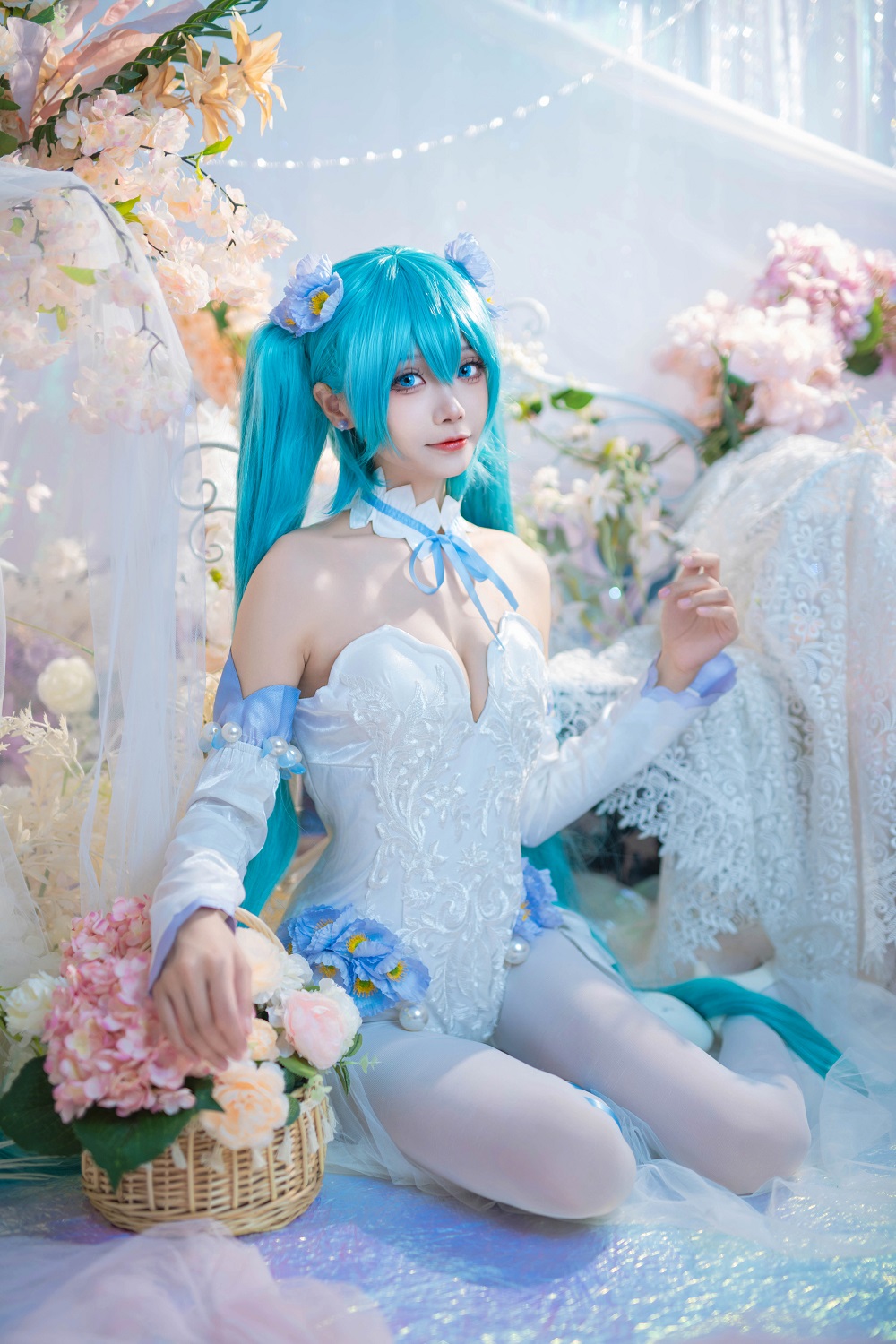 艾西Aiwest-初音未来粉蝶花[42P] COS网红博主 预览2图