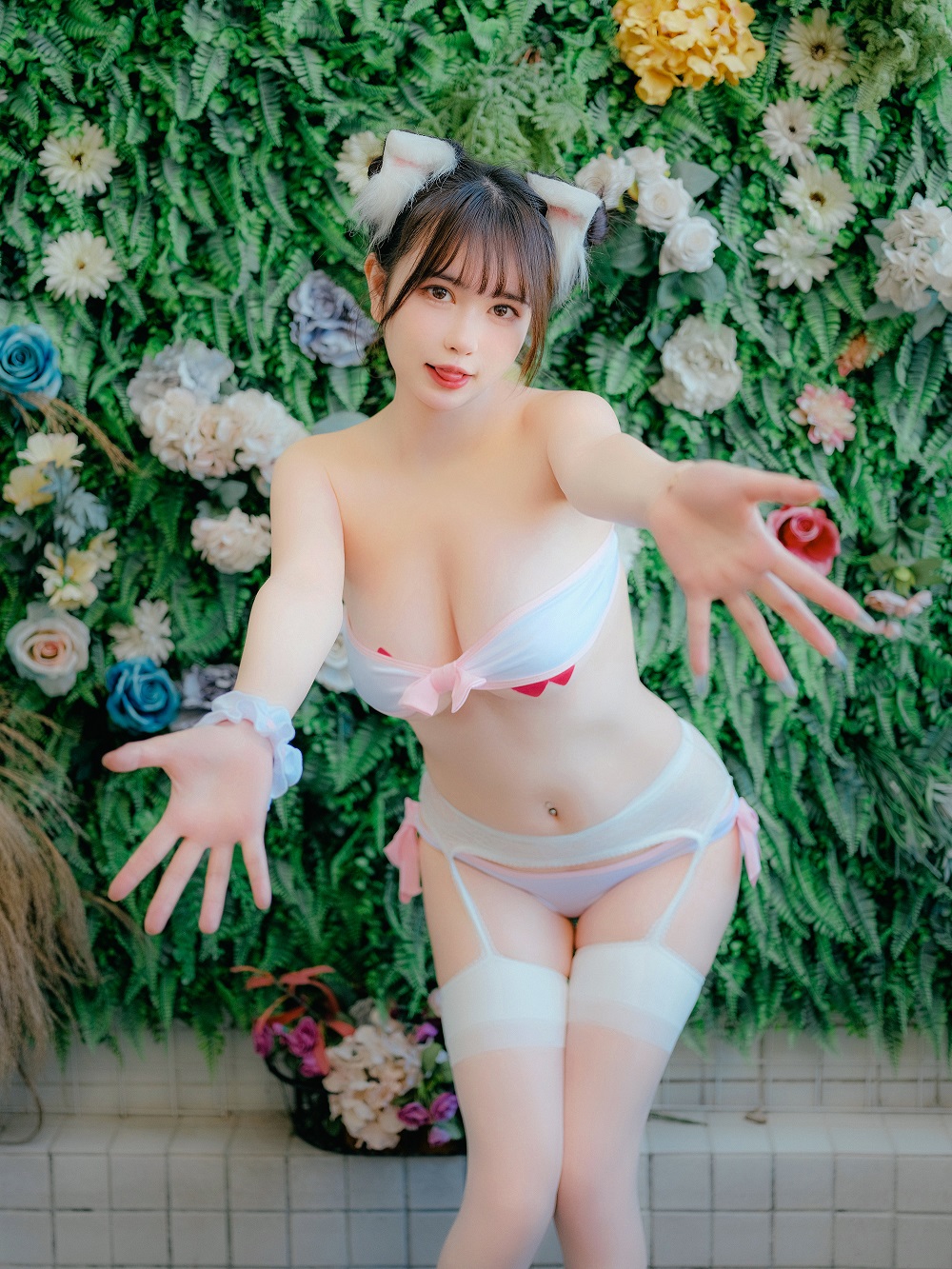 Tina很妖孽呀-粉色吊带袜猫女友[62P] COS网红博主 预览2图