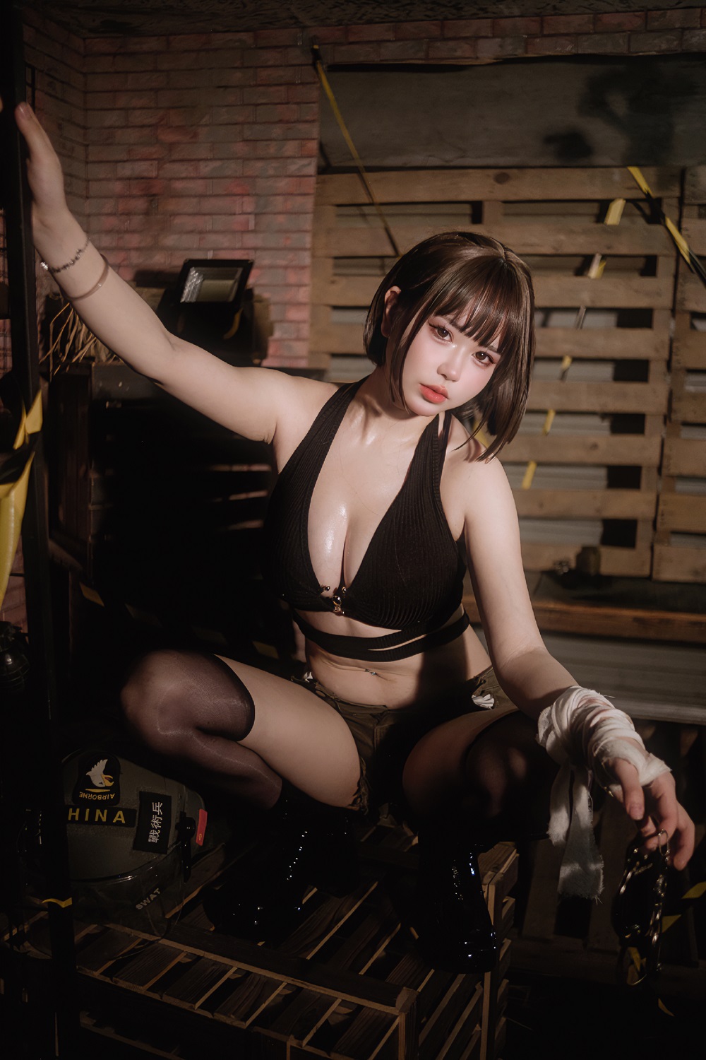Tina很妖孽呀-短发女特工[42P] COS网红博主 预览1图