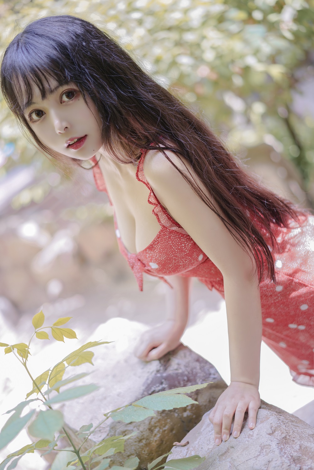 黑猫猫-草莓吊带裙[32P] COS网红博主 预览1图