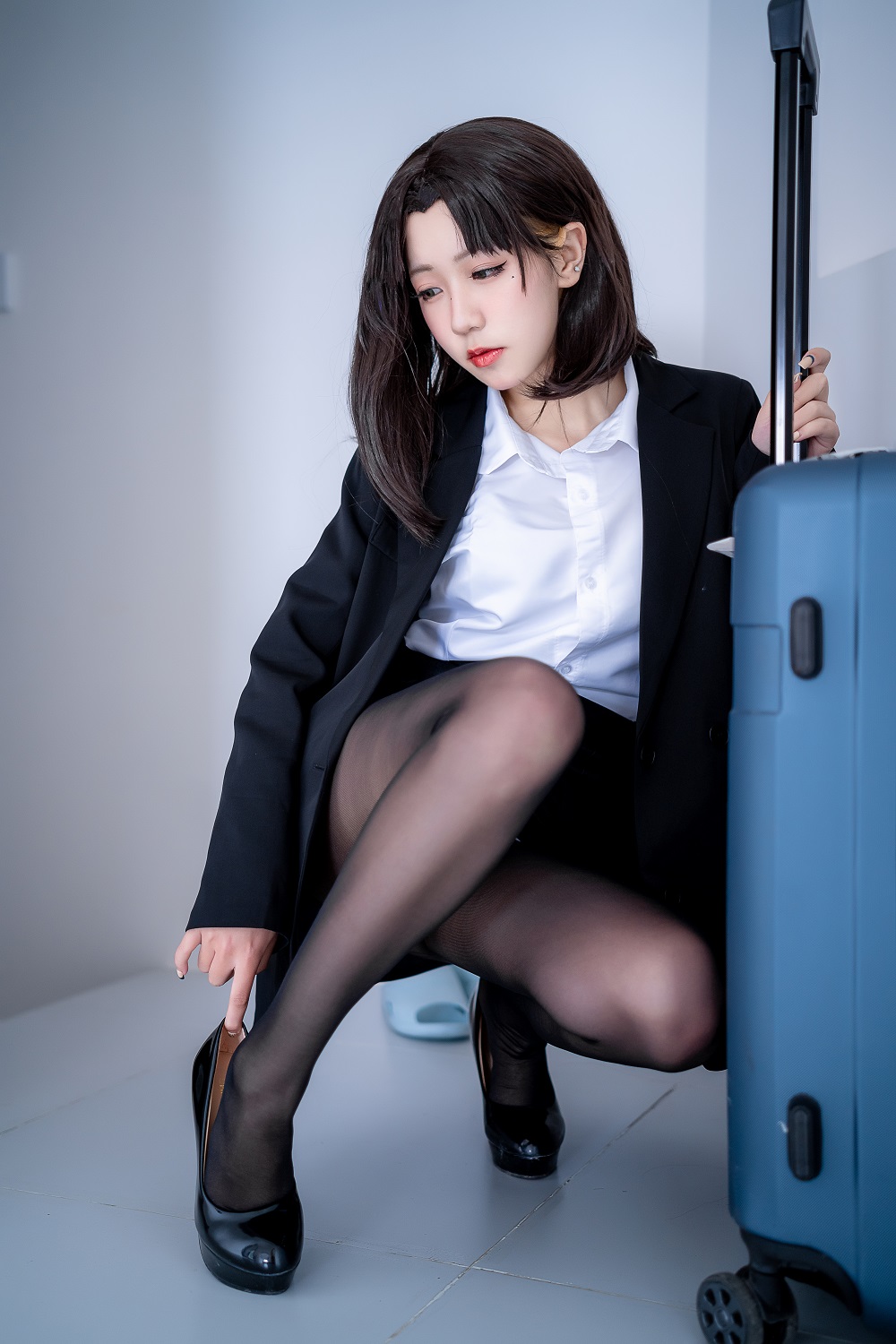 蓝小沂KiKi-OL职业装[35P] COS网红博主 预览1图