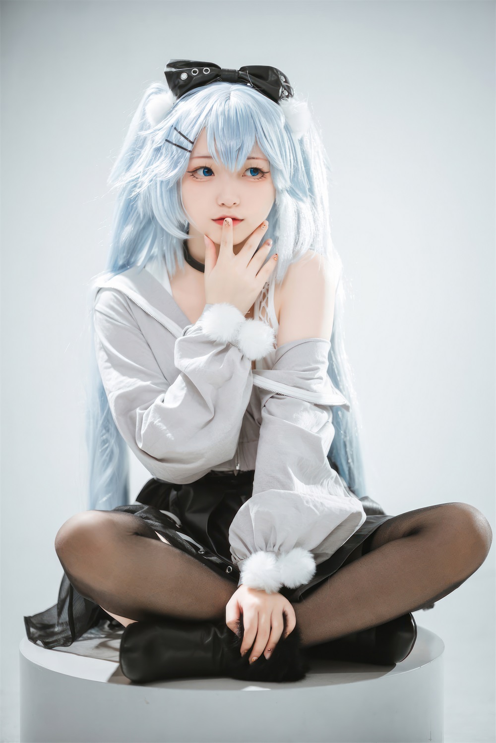 花铃-少女前线-芙洛伦·药心巧克力[84P] COS网红博主 预览2图