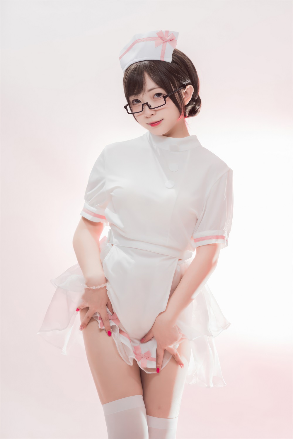 花铃-粉白护士[90P] COS网红博主 预览2图